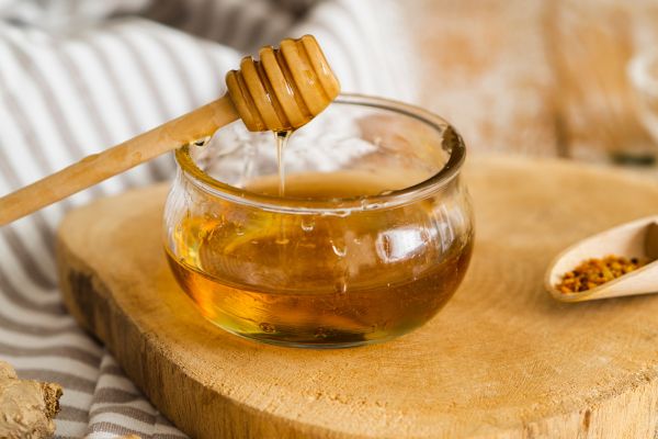 Dùng mật ong dú đúng cách và bảo quản nơi thoáng mát giúp giữ trọn dưỡng chất quý giá.